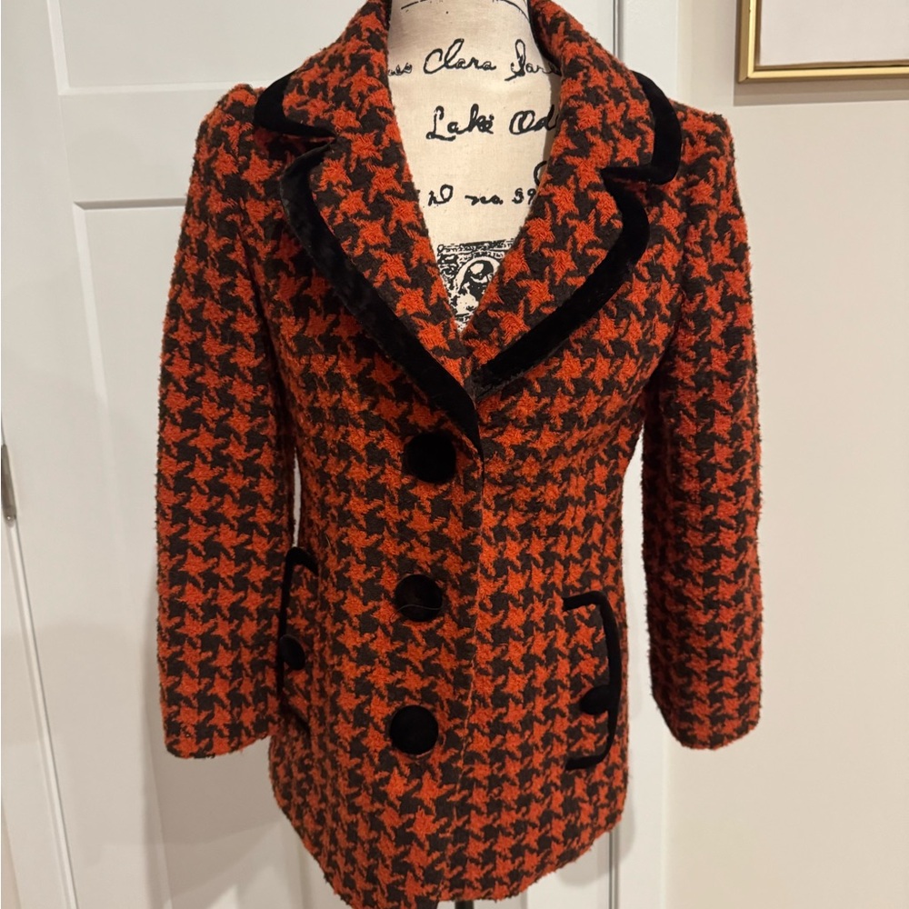 Besti Belli Plush Boucle Houndstooth Jacket With Brown Velvet Trim & Buttons